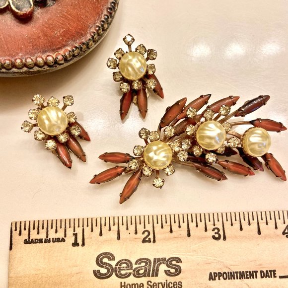 Vintage CATHE Dark Coral, rhinestones and faux pearl Brooch and Earrings Set - Picture 5 of 9